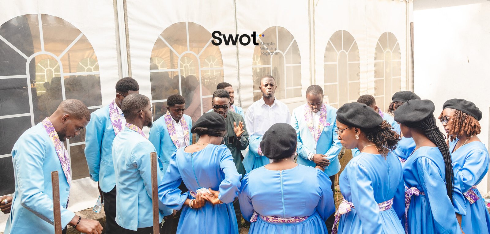 Simple Worship Together - moment de recueillement avant de rendre ministère